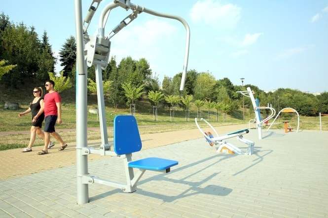 Plac do ćwiczeń gimnastycznych w parku Jana Pawła II na Czubach powstał w ramach budżetu obywatelskiego (fot. Maciej Kaczanowski)