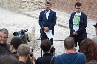 Janusz Palikot i Andrzej Dołecki na placu Po Farze w Lublinie (Fot. Wojciech Nieśpiałowski)