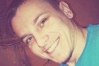 Mateusz musi korzystać ze szpitalnego koncentratora tlenu, który pomaga utrzymać właściwe natlenienie organizmu. Fot. Archiwum rodzinne
