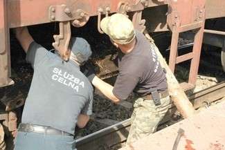 Kontrabanda była ukryta pod balami