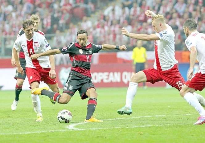 Karim Bellarabi stwarzał największe zagrożenie pod polską bramką podczas jesiennego meczu z Niemcami. Skrzydłowy Bayeru Leverkusen jest także w kadrze na dzisiejsze spotkanie<br />
FOT. PZPN.PL<br />
