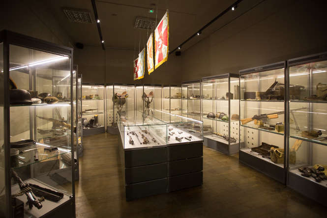 W lutym policja zarekwirowała  blisko 100 egzemplarzy broni w Muzeum Czynu Bojowego Kleeberczyków. Placówce zarzucono m.in. brak statutu muzeum. Broń jeszcze tu nie wróciła / fot. własność muzeum 