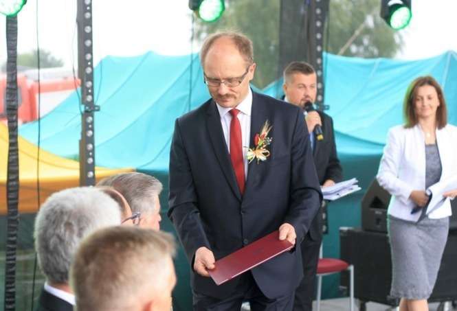 Krzysztof Szulowski z listem od prezydenta Andrzeja Dudy (fot. Radosław Szczęch)