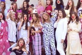 W związku z jubileuszem uczniowie Zamoya przygotowali taneczny flash mob w CHR Plaza Lublin (7.11 godz. 16, parter galerii). Wcześniej, 19 października chór szkolny "Ergo cantemus" będzie śpiewał w autobusach (godz. 13-14.30 na trasie ul. 3 Maja-KUL) . Na zdjęciu I f – zdjęcie klasowe w pidżamach (Fot. Materiał własny klasy If)

