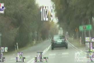 Wyprzedzał na skrzyżowaniu. 20 pkt karnych, 1000 zł mandatu (wideo)