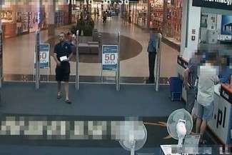 Złodziej z centrum handlowego nagrany przez kamerę (wideo)