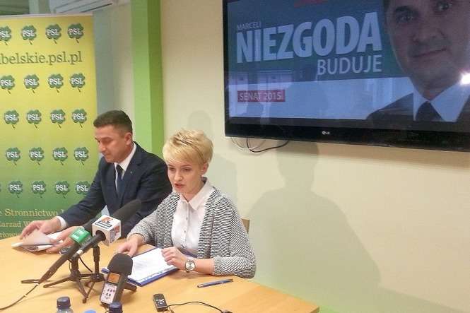 Marceli Niezgoda (PSL) i Katarzyna Herbuś z biura senatora Grzegorza Czeleja (PiS) (fot. Katarzyna Prus)
