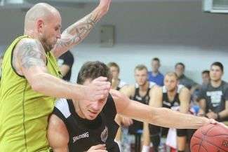 Alan Czujkowski i jego koledzy liczą dzisiaj na pozytywne otwarcie nowego sezonu

FOT. WOJCIECH NIEŚPIAŁOWSKI