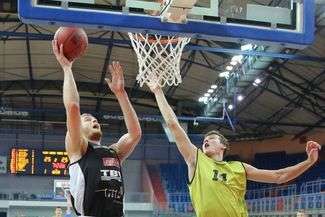 Jarosław Trojan (z lewej) rozegrał bardzo dobre zawody, fot. Wojciech Nieśpiałowski