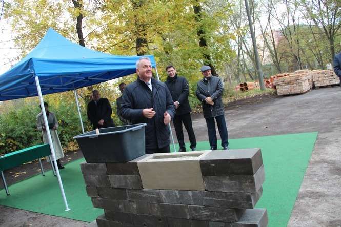 W poniedziałek w Białej Podlaskiej wmurowano kamień węgielny pod budowę Domowego Szpitala/ fot.E.Burda