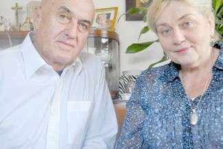  Ściany domu zdobią zdjęcia ukochanego syna. Pamiątki po nim. Albumy ze zdjęciami z pogrzebu. Obraz. Fot. Agnieszka Kasperska