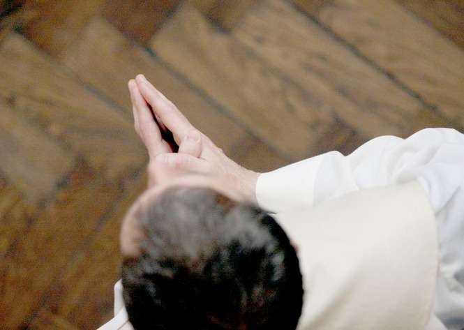 Według papieża Franciszka Kościół musi rozpocząć proces pojednania z ofiarami pedofilii (fot. AS)
