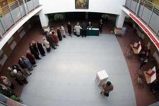 Komisja wyborcza w szkole nr 21 im. Królowej Jadwigi w Lublinie Fot. Wojciech Nieśpiałowski