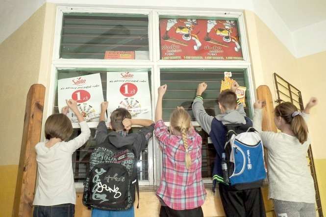 W Szkole Podstawowej nr 43 w Lublinie ajent zrezygnował z prowadzenia sklepiku już na początku września. Dziś rozdawane jest tu mleko w ramach akcji „Szklanka mleka”