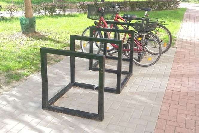Przed Starostwem Powiatowym w Świdniku, gdzie jest zamontowany stojak na rowery zostanie ustawiona też wiata. 