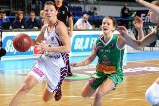 Dominika Owczarzak z jedenastoma punktami na koncie była obok Jhasmin Player najskuteczniejszą zawodniczką Pszczółki AZS UMCS Lublin w sobotnim spotkaniu, fot. Łukasz Lubiński/energa-katarzynki.pl