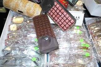 Przemytnicy wpadli z okularami i zegarkami