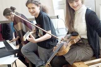 W spektaklu, który będzie pokazany w sobotę podczas uroczystości jubileuszowych (ok. godz. 13–14), gra 22 uczniów Fot. Wojciech Nieśpiałowski
