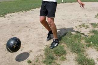 Horodło. Rodzice wysyłają dzieci na boisko