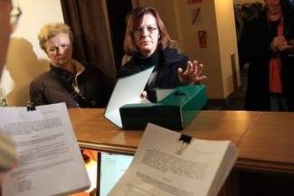 Na jednej z najbliższych sesji Rada Miasta będzie się też zajmować złożonym wczoraj przez mieszkańców Ponikwody obywatelskim projektem uchwały o przeznaczeniu działki przy Dożynkowej 31 na budowę przedszkola i żłobka (Fot. AS)