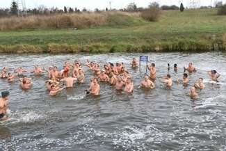 Rekordowa kąpiel morsów. Próba pobicia rekordu Guinnessa już 13 grudnia