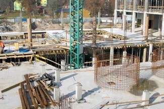 Budowa trzypiętrowego aquaparku jest już na półmetku. Inwestycja pochłonie 33 mln zł. Chełmski Park Wodny ma być gotowy za 13 miesięcy (fot. Jacek Barczyński)