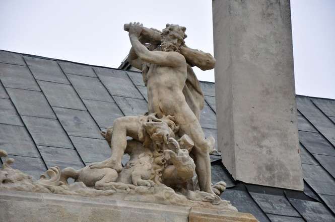 Rzeźby Jana Chryzostoma Redlera  przy Pałacu Potockich po renowacji. Kontynuacja prac w przyszłym roku (fot. Karol Niewęgłowski)