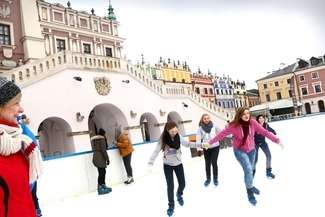 Styczeń 2015. Lodowisko przed ratuszem cieszyło się wielkim zainteresowaniem mieszkańców Zamościa (Fot. Wojciech Nieśpiałowski)

