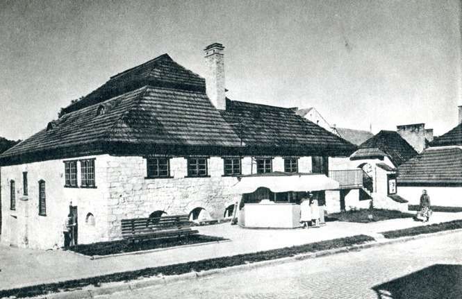 Budynek synagogi w Kazimierzu – lata sześćdziesiąte XX w. (fot. Ze zbiorów Roberta Ocha)