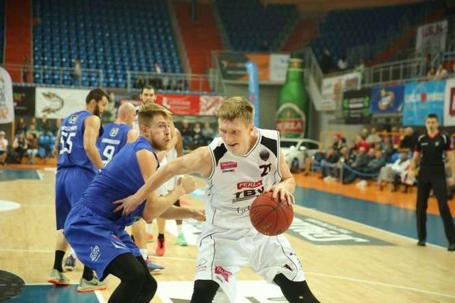 Igor Czumakow (z piłką) zdobył w sobotę piętnaście punktów<br />
<br />
Fot. Maciej Kaczanowski