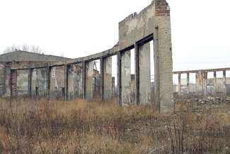 Ruiny budynków grożą zawaleniem