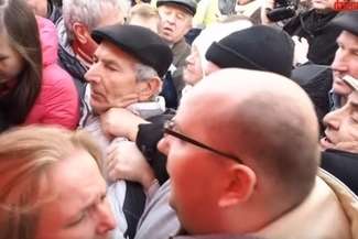 HIT internetu! Bitwa o choinki w Lublinie. Ponad 220 tys. wyświetleń (wideo)