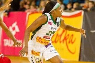 Leah Metcalf (w białej koszulce) i jej koleżanki będą zdecydowanymi faworytkami piątkowego spotkania, fot. Michał Piłat/azs.umcs.pl