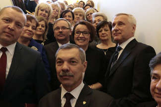 Minister Anna Zalewska osobiście wręczyła nagrody tylko pedagogom z województwa mazowieckiego (fot. MEN)