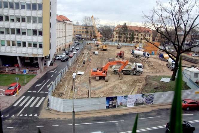 Biurowiec powstający przy ul. Wieniawskiej miał się stać nową siedzibą Urzędu Miasta<br />
