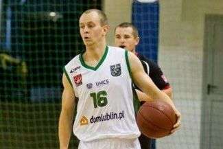 Fot. www.azs.umcs.pl

Przemysław Tradecki (z piłką) zdobył w meczu z Polonią Warszawa czternaście punktów