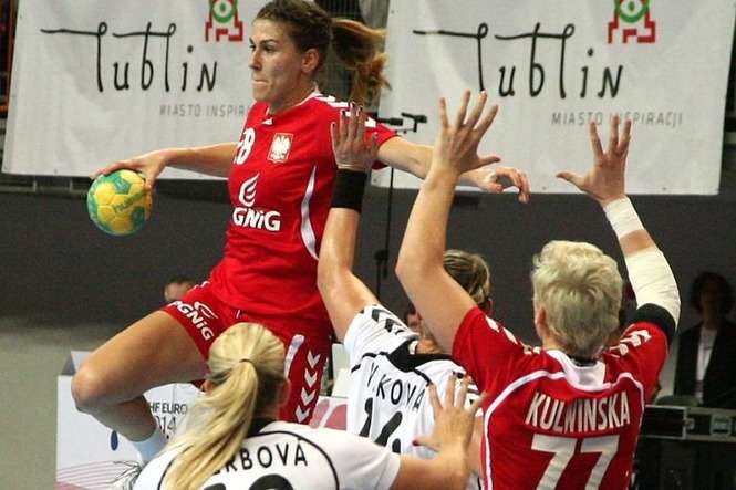 Alina Wojtas (z piłką) jest wielką nieobecną w reprezentacji Polski, fot. dw