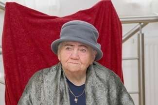 Wyszywa gobeliny od 60 lat