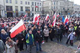 Manifestacja KOD w Lublinie. "Ktoś urządza demolkę w kraju, Polacy chcą żyć w spokoju"