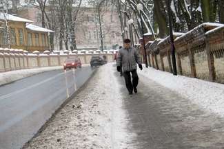 Kierowca staranował zabytkowy mur. Na odbudowę nie ma pieniędzy, będzie rozbiórka?