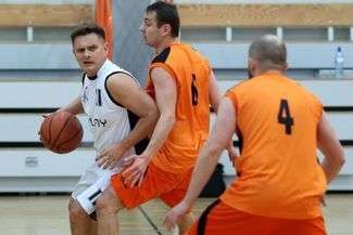 Nplay (białe stroje) przegrali już po raz dziesiąty w sezonie

fot. TOMASZ RYTYCH