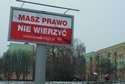 Ateistyczne billboardy budzą kontrowersje. "Flaga znieważona. Złożę zawiadomienie"