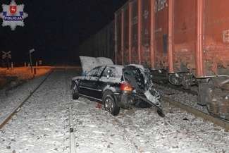 Biłgoraj: Audi wjechało w pociąg