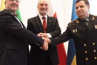 Juozas Olekas, Antoni Macierewicz i Stepan Połtorak (fot. Wojciech Nieśpiałowski)