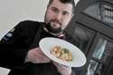 Mateusz Pietrzakowski, szef kuchni w restauracji Valentino „Chleb i wino” w Konopnicy
