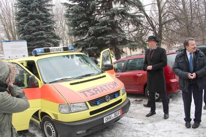 – Po odpowiedniej przebudowie volkswagen będzie służył strażakom do ratownictwa drogowego – mówi starosta bialski Tadeusz Łazowski<br />
