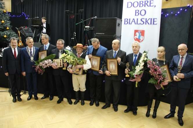 Statuetki "Dobre, bo bialskie" Starostwo Powiatowe w Białej Podlaskiej przyznaje od 2000 roku (fot. Ewelina Burda)