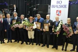 Statuetki "Dobre, bo bialskie" Starostwo Powiatowe w Białej Podlaskiej przyznaje od 2000 roku (fot. Ewelina Burda)