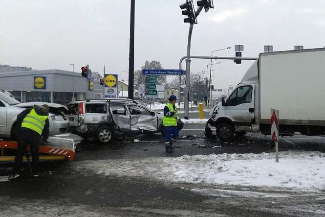 W wyniku wypadku do szpitala trafiły dwie osoby (Fot. Piotr Nieśpiałowski)