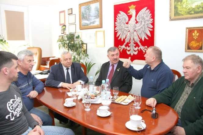 Delegację z Czernichowa przyjęli gospodarze powiatu krasnostawskiego (na zdjęciu) oraz miasta Krasnystaw oraz gminy Siennica Różana